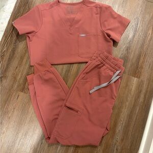 Figs V-Neck Top and Jogger Pants in smalls- Mauve. Worn once for photo shoot.